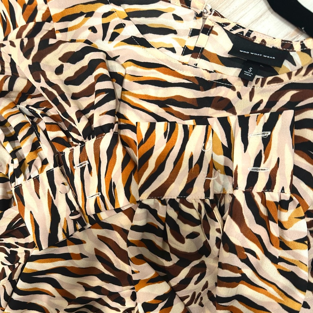 Who What Wear Women's Zebra Print Ruffle Long Sleeve Top Small NWOT - Picture 3 of 7